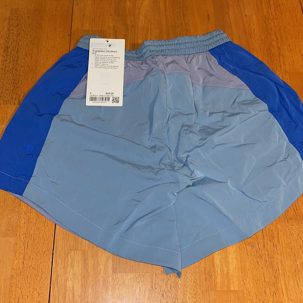 Lululemon Evergreen HR Short 4.5” - Picture 2 of 3